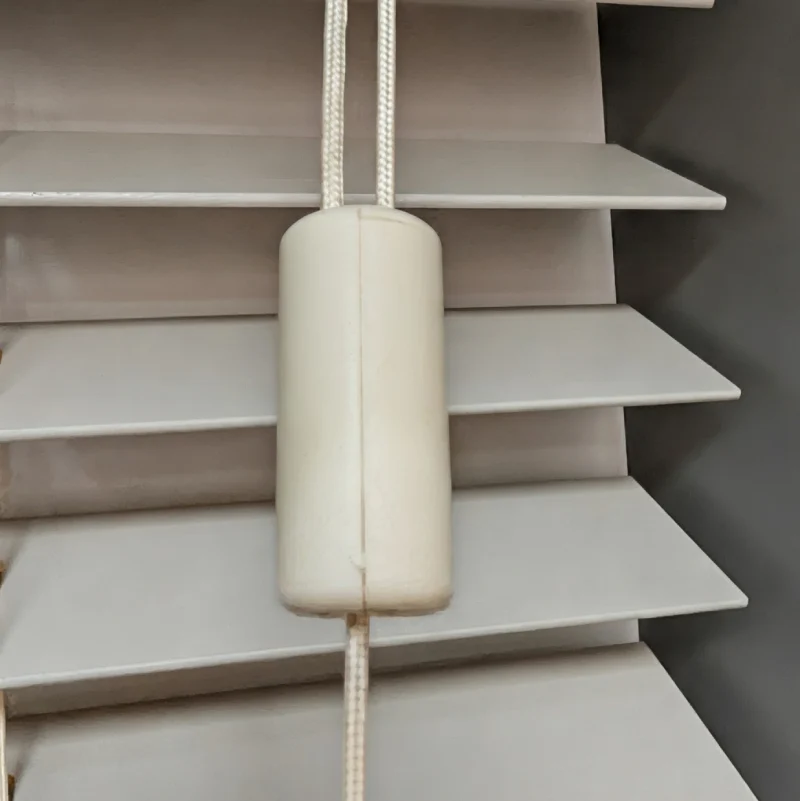 Cord accumulation safety device securing a window blind operating cord