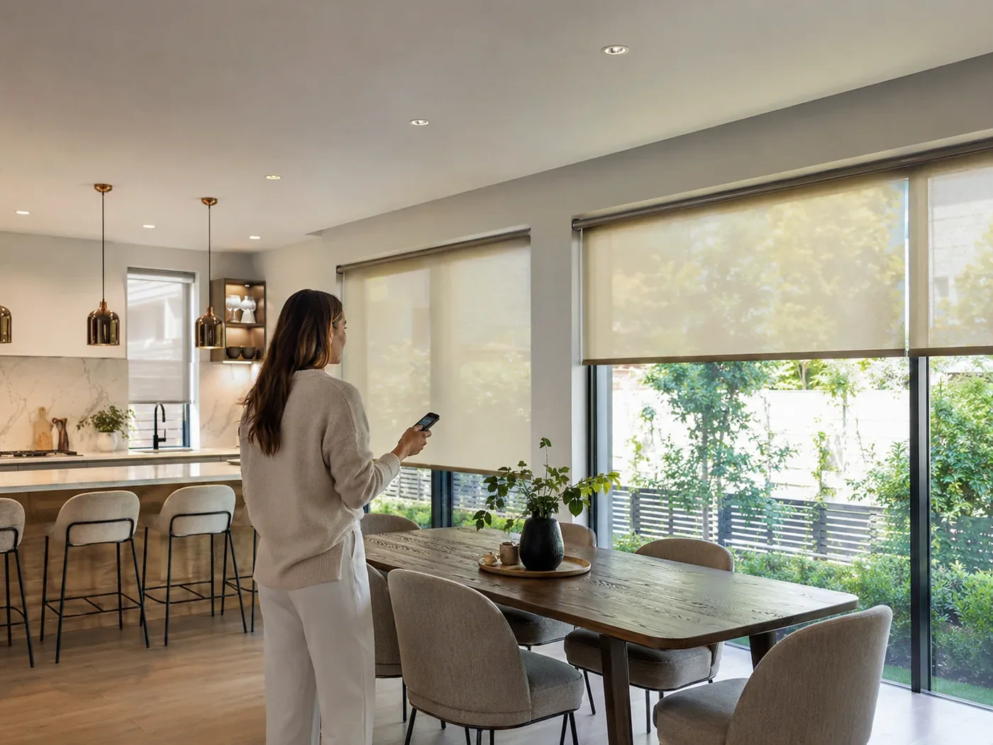 Open-plan kitchen with several connected motorised blinds